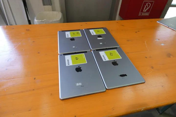 3x Apple - iPad Modell: A1954
